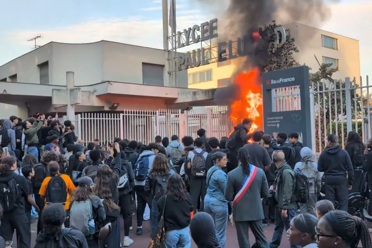 Protestos estudantis na França deixam 40 diretores feridos