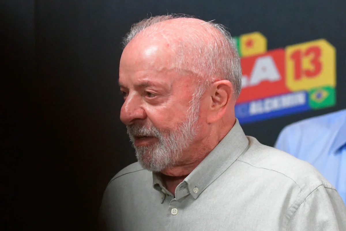 Lula faz novo ataque a Flávio: “Defendam o Brasil da família Bolsonaro”