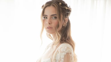 Giulia Be reclama de convidados que faltaram em casamento, mas vira ‘penetra’ na festa dos outros