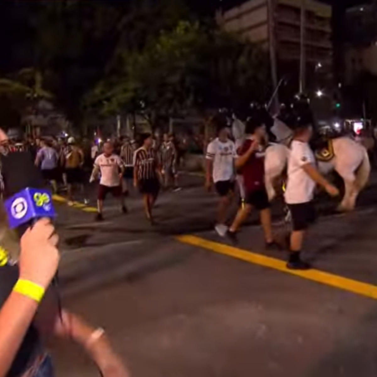 Transmissão da getv flagra confusão e assalto antes de Fluminense x Palmeiras, pela Libertadores